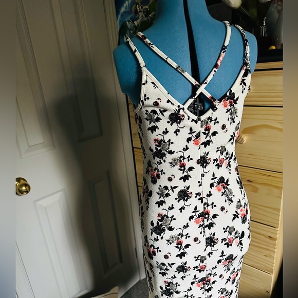 Floral Stretch Bodycon Dress - Picture 3 of 4